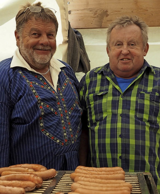 Vorsitzender Winfried Laubis (links) mit Helfer Anton Disch  | Foto: Susanne Gilg