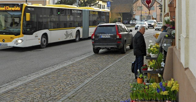 Auf der Hauptstrae und den Seitenstra...nkwrdiges Fest ber die Bhne gehen.   | Foto: Langelott