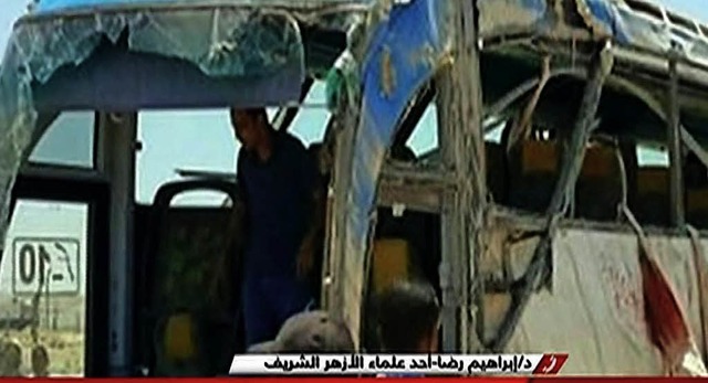 Auf diesen Bus wurde der Anschlag in gypten verbt.   | Foto: AFP