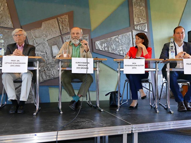 Die  Kandidaten der vier im Bundestag ...odium im Musiksaal des Kreisgymnasiums  | Foto: Peter Stellmach