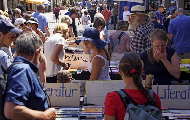 Bchermarkt in Endingen: In Hauptstra...Sonntag Bcher aller Art zu entdecken.  | Foto: Ilona Hge