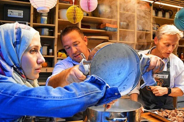 Geflchtete und Einheimische kochen gemeinsam in Lrrach