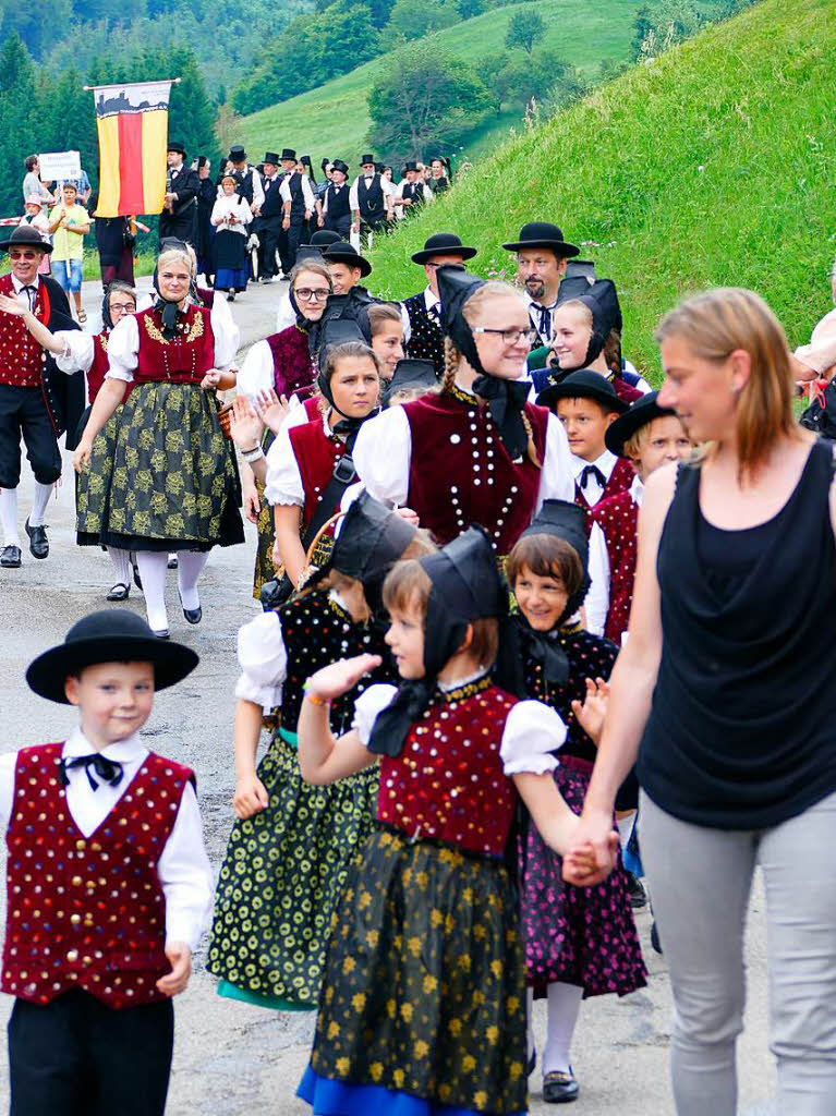 Bunte Trachten, flotte Blasmusik, Fanfaren und alte Uniformen: Das Kreistrachtenfest in Frhnd war wieder eine Freude fr Augen und Ohren.