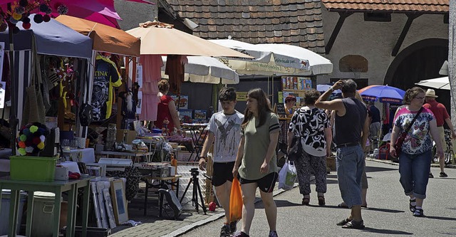 Flohmrkte gab es an allen Ecken und Winkeln der Unterstadt.   | Foto: volker Mnch