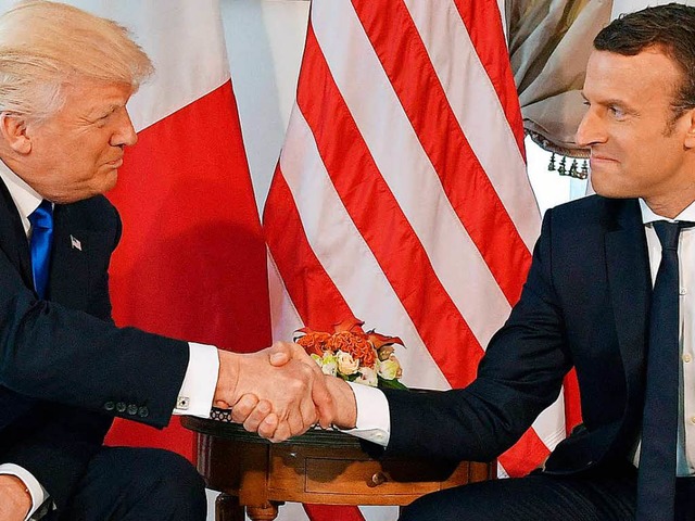 Machtspiele unter Mnnern: US-Prsiden...Frankreichs Prsident Emmanuel Macron.  | Foto: AFP