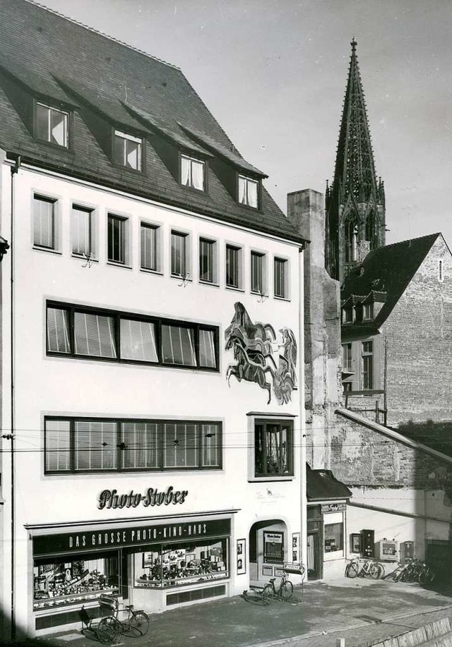 Von den 50er Jahren bis in die 70er Ja...en-Mosaik an der Photo-Stober-Fassade.  | Foto: Stadtarchiv
