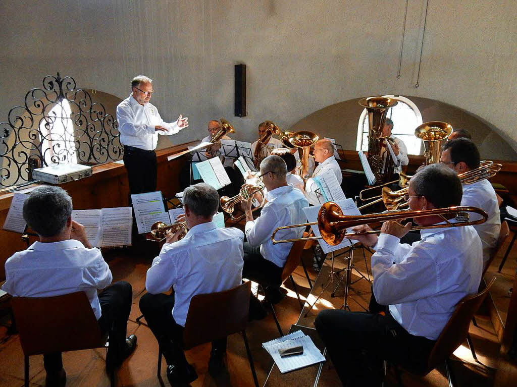 Aus den fnf Musikvereinen rund um den Hrnleberg kommen die Krieterbuschele-Musikanten mit ihrem Dirigenten Karl Fischer, die den Festgottesdienst musikalisch gestalteten.