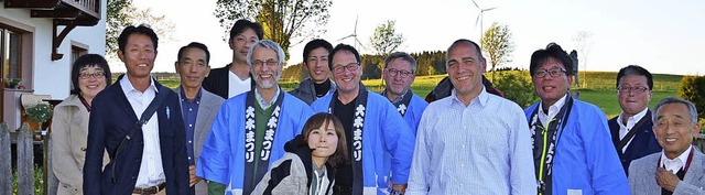 Die Besucher  aus Japan und ihre Gastg...die Windrder auf der Platte zu sehen.  | Foto: Alexandra Wehrle