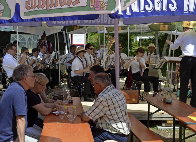 Hitzerekord beim Sommerfest des Istein...chmittag auch der Musikverein Karsau.   | Foto: Marco Schopferer