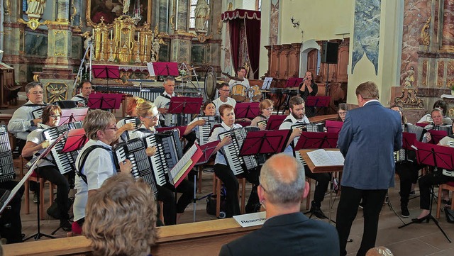 Der Harmonika Spielring Ettenheim zeigte in St. Bartholomus sein Knnen.   | Foto: Sandra Decoux-Kone