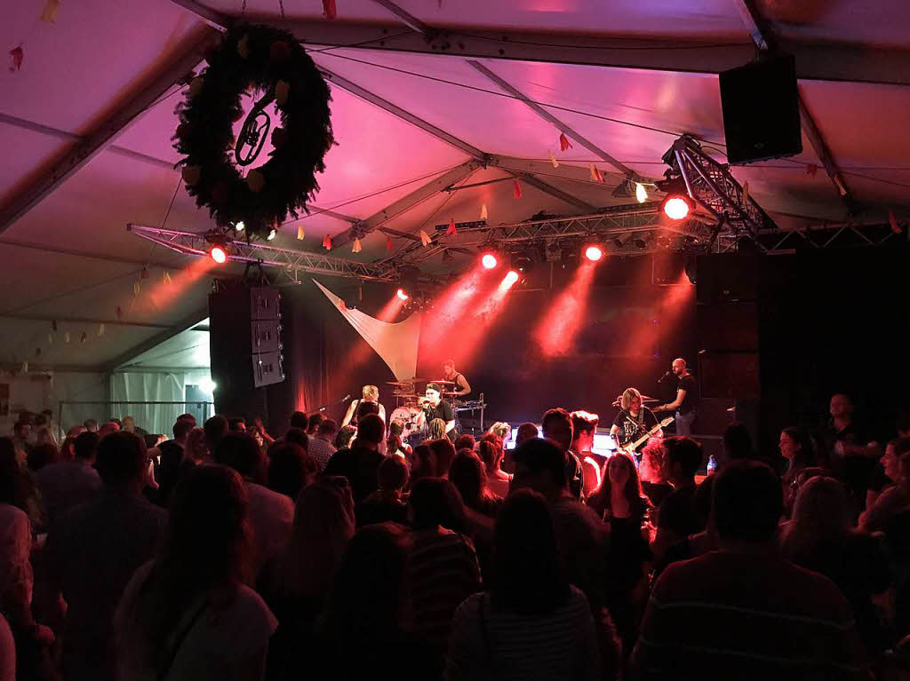 Das Konzert der Gruppe Shark am Freitag auf dem Fest des Musikvereins Urberg war ein voller Erfolg.
