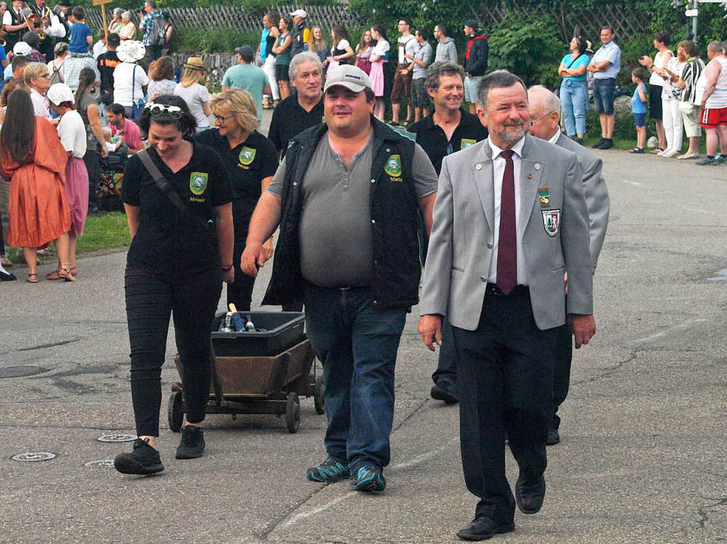 33 Gruppen beteiligten sich am Festumzug in Urberg.