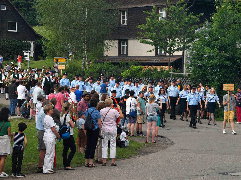 33 Gruppen beteiligten sich am Festumzug in Urberg.