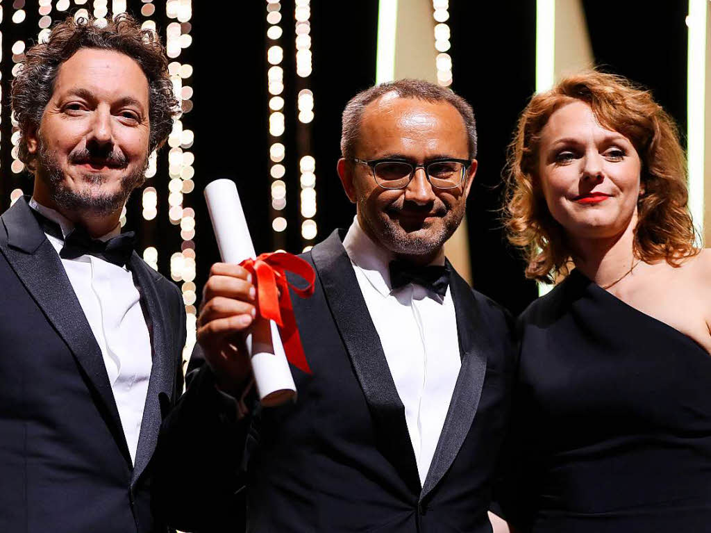 Der russische Regisseur Andrey Zvyagintsev (Mitte) posiert mit dem franzsischen Schauspieler  Guillaume Gallienne (links) und  der deutschen Filmemacherin Maren Ade, die Teil der Jury war, Zvyagintsev gewann den Preis der Jury.