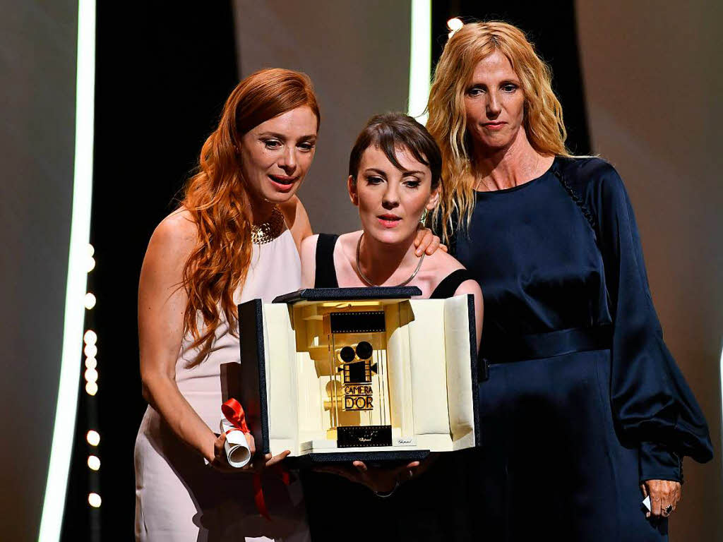 Die franzssische Regisseurin Leonor Serraille (Mitte) gewann die Goldene Kamera, den Preis fr den besten Debtfilm.