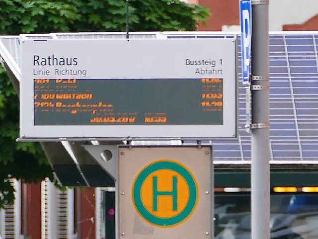 Der Busbahnhof bekommt digitale Infotafeln &#8211; wie hier in Offenburg.  | Foto: Helmut Seller