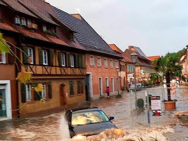 Hochwasser in der Hauptstrae in Endingen  | Foto: Oliver Maier