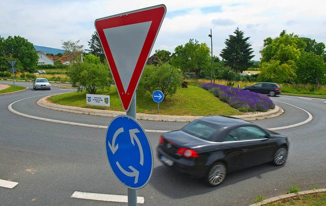 Kreisverkehre sind keine Allheilmittel...der Umgehungsstrae in Grenzach-Wyhlen  | Foto: dpa-tmn