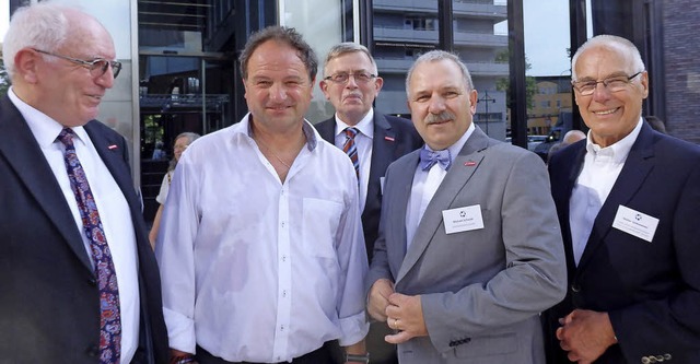 Otfrid Eckert, Referent Rainer Maria S...meisen (von links) k vor dem Burghof.   | Foto: Johanna Hgg