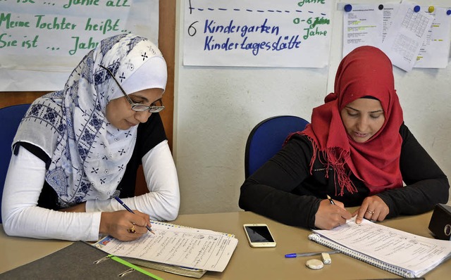 Die Frauen lernen vor allem Stze und ... sich im Alltag zurechtfinden knnen.   | Foto: Sarah Beha