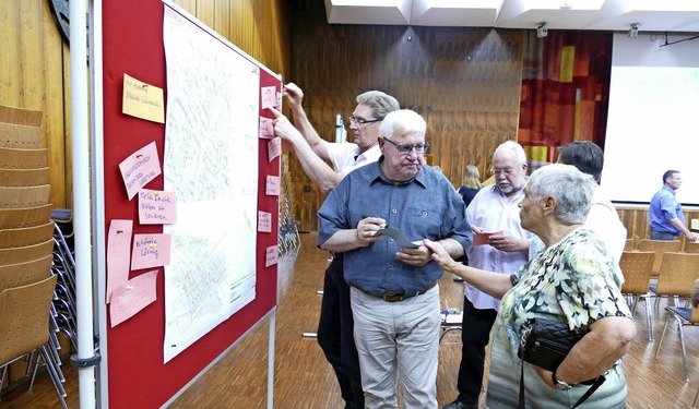 An der roten Stellwand mit Variante W3...ie Brger die meisten  Kommentare ab.   | Foto: Ralf H. Dorweiler