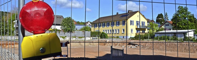 Schon bald soll in der Baugrube das Me...hinter dem Wehrahof errichtet werden.   | Foto: Erika Bader