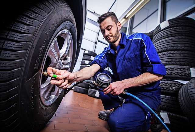 Der richtige Druck im Reifen erhht die Lebensdauer | Foto  Pro Motor/Volz  | Foto: Pro Motor/Volz