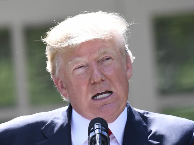 Trump verkndet den Ausstieg aus dem Klimaabkommen.  | Foto: AFP