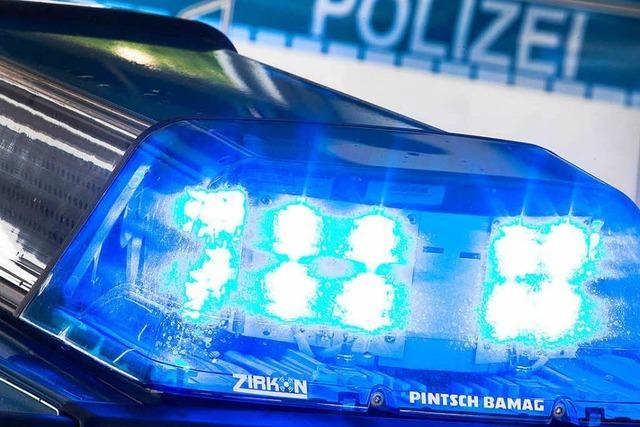 Lrrach: Geparktes Auto beschdigt