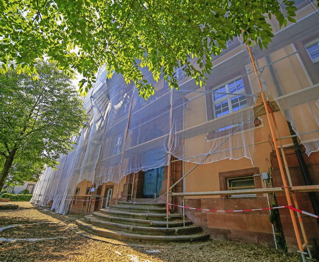 Seit Tagen eingerstet und verhllt: D...  Grundschule in der Freiburger Strae  | Foto: Sandra Decoux-Kone