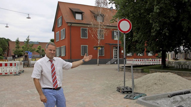 Brgermeister Jrgen Scheiding auf sei...n&#8220; entsteht eine neue Ortsmitte.  | Foto: Martin Wendel