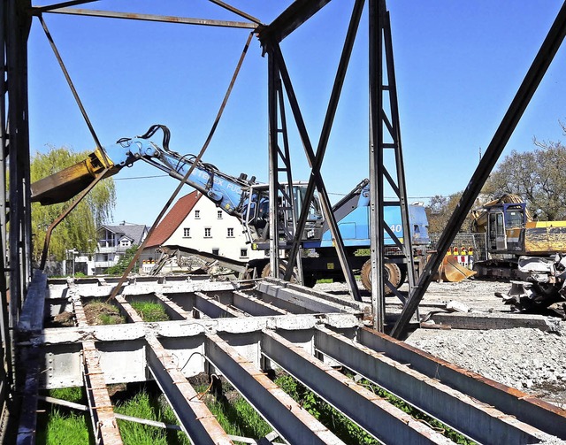 Inzwischen abgetragen und verschrottet ist die alte Allmendshofener Brcke.   | Foto: Gnter Vollmer