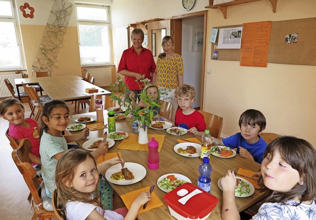 Zum ersten Mal wurde in der Grundschule Auggen ein Mittagessen ausgegeben.   | Foto: Beatrice Ehrlich
