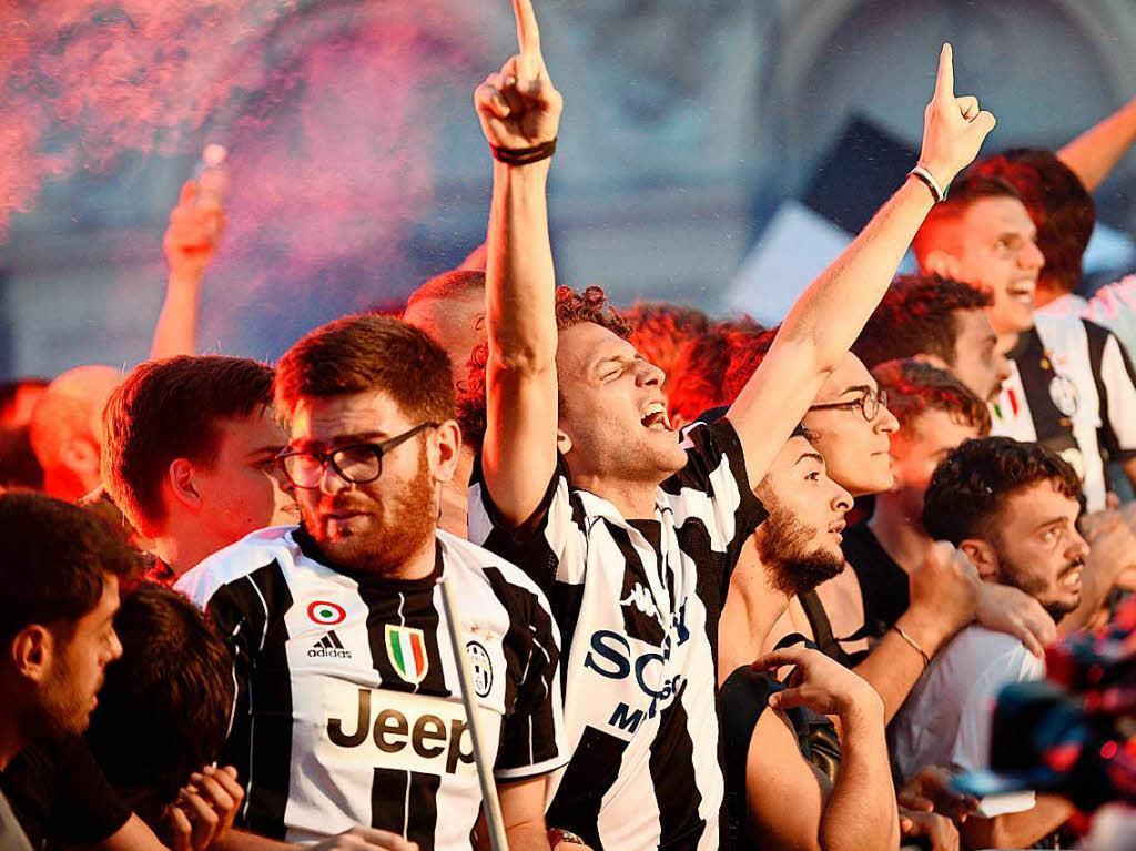 Jubelnde Fans in Turin