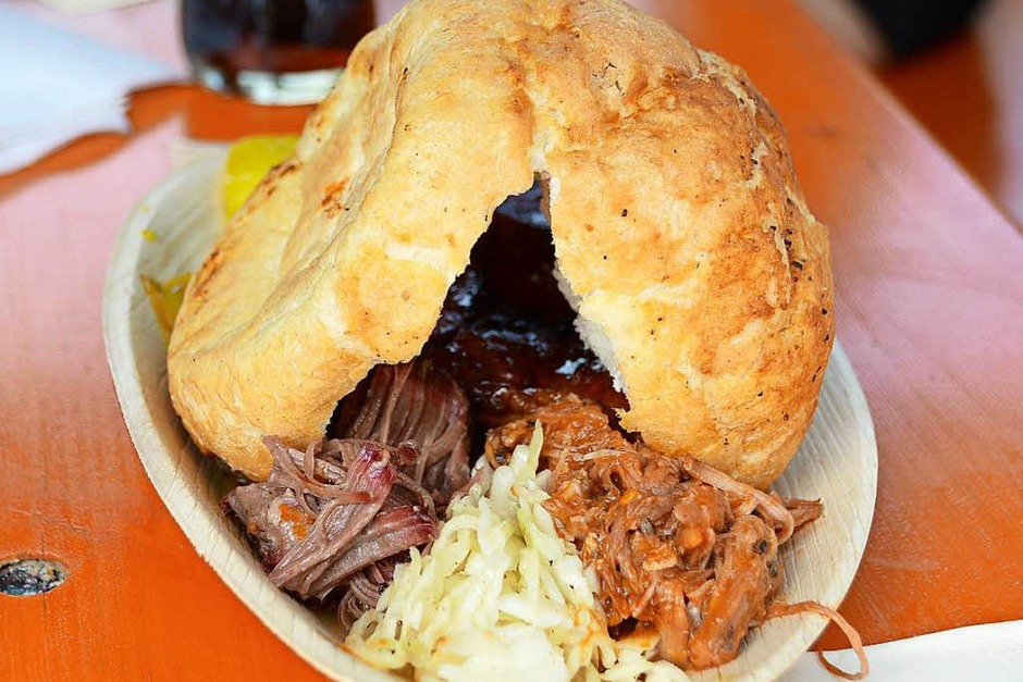 Beim Food Truck-Fest in Grenzach-Wyhlen gab es zahlreiche kulinarische Köstlichkeiten und zum süßen Abschluss Lebkuchenherzen. (Foto: Horatio Gollin) Beim Food Truck-Fest in Grenzach-Wyhlen gab es zahlreiche kulinarische Köstlichkeiten und zum süßen Abschluss Lebkuchenherzen. (Foto: Horatio Gollin)