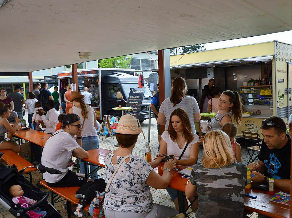 Beim Food Truck-Fest in Grenzach-Wyhlen gab es zahlreiche kulinarische Kstlichkeiten und zum sen Abschluss Lebkuchenherzen.