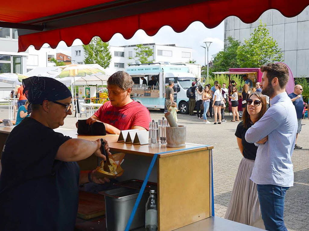 Beim Food Truck-Fest in Grenzach-Wyhlen gab es zahlreiche kulinarische Kstlichkeiten und zum sen Abschluss Lebkuchenherzen.