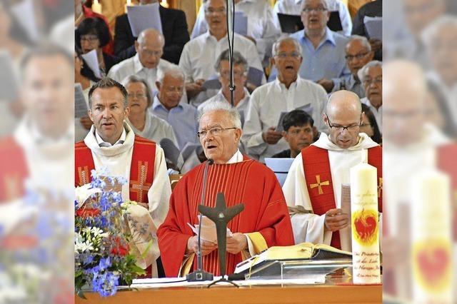 Albin Blümmel ist schon seit 50 Jahren Pfarrer