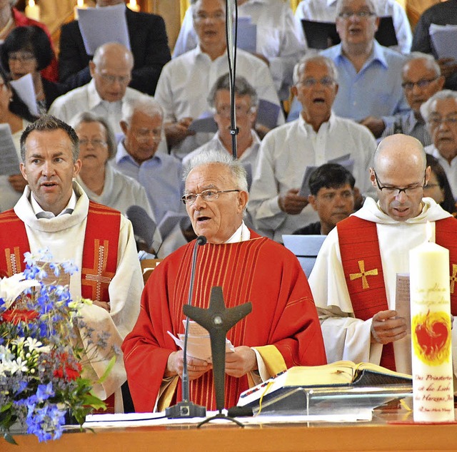 Dekan Gerd Mller (von links), Pfarrer...und Dominikanerpater Franziskus Knoll   | Foto: Horatio Gollin