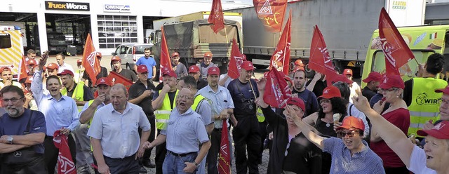 Lautstarker Protest der Gewerkschafter   | Foto: Helmut Seller