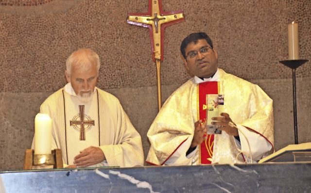 Seinen letzten Gottesdienst zelebriert...j Lazar, der nach Indien zurckkehrt.   | Foto: Gabriele Rasenberger