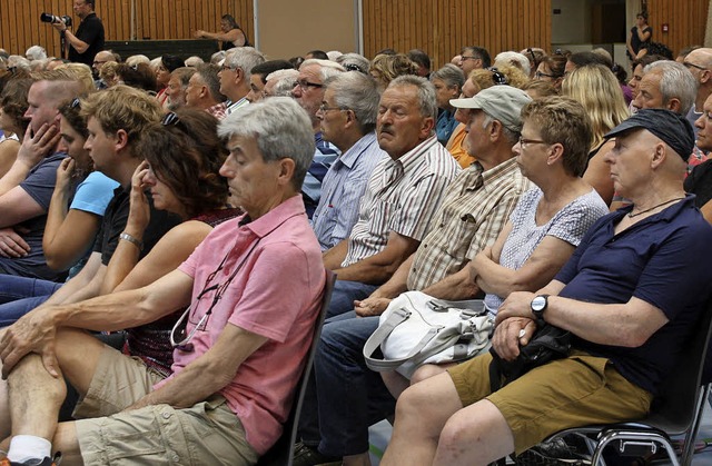 Viele Endinger kamen in die Stadthalle zur Pressekonferenz der Polizei.  | Foto: Christiane Franz