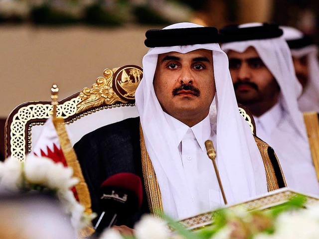 Im Zentrum der Kritik: Katars Emir Scheich Tamim bin Hamad al-Thani   | Foto: DPA