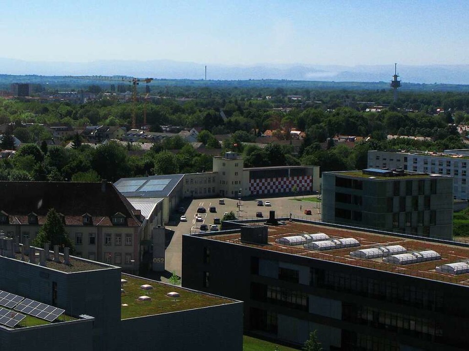Das aktuelle Luftbild zeigt den einsti...inie den heutigen  Stadtteil Mooswald.  | Foto: Carola Schark