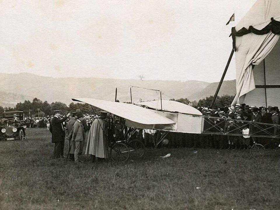 1910 gab es eine Flugschau, bei der un...riot-Maschine bestaunt werden konnte.   | Foto: Archiv Hans-Jrgen Oehler