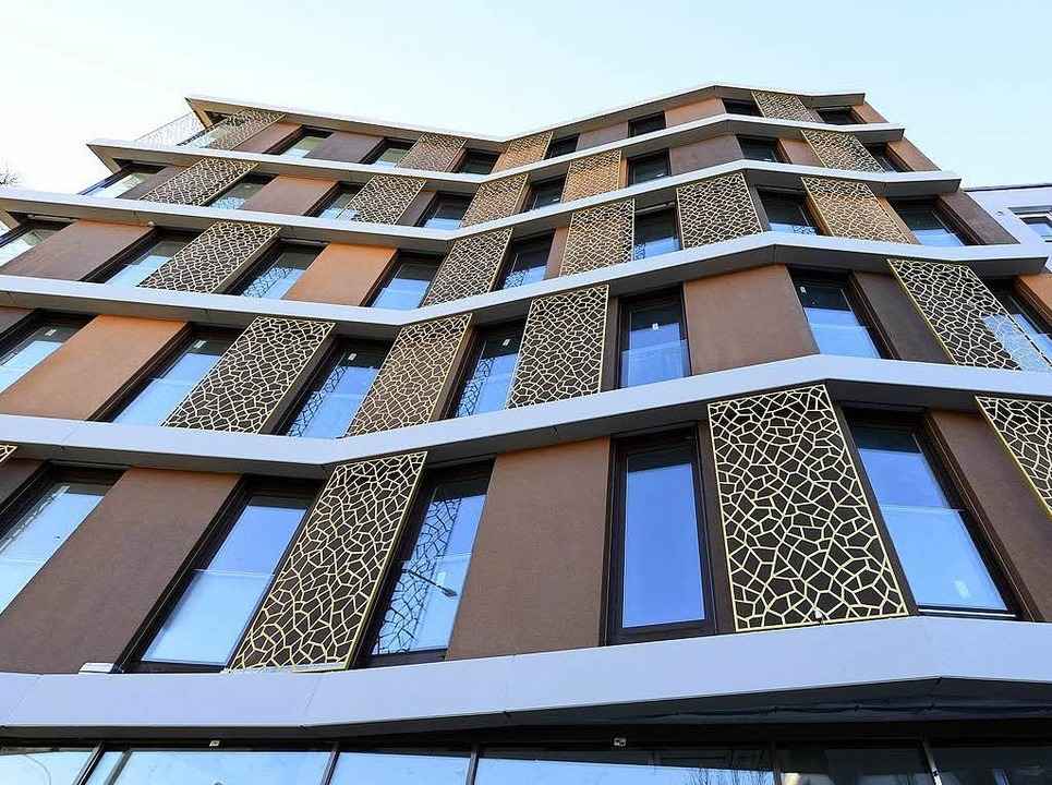 22 Fensterscheiben im Erdgeschoss des ...8 in Vauban haben Unbekannte zerst�rt.  | Foto: Ingo Schneider