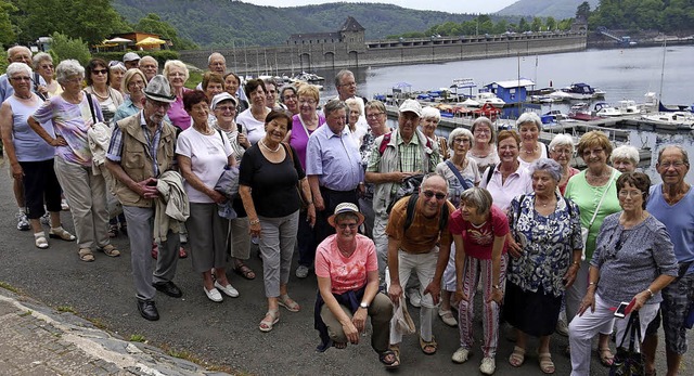 <BZ-FotoAnlauf>Verein fr Sporttherapi...nlauf> vor der Staumauer des Edersees   | Foto: VSG