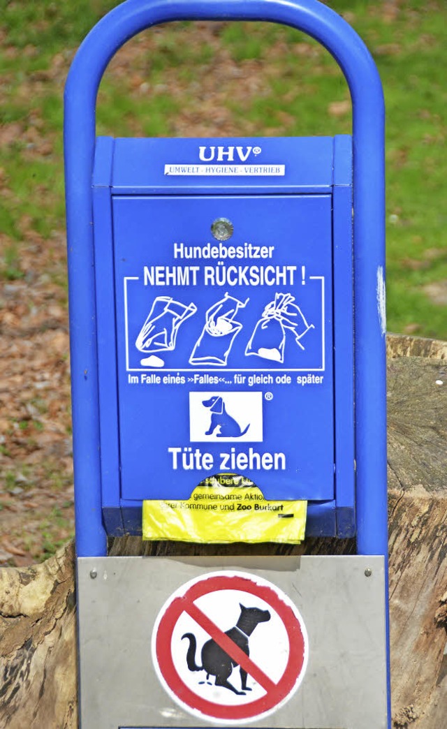 Hundekot-Beutelspender im Bad Krozinger Kurpark  | Foto: Sebastian Krger