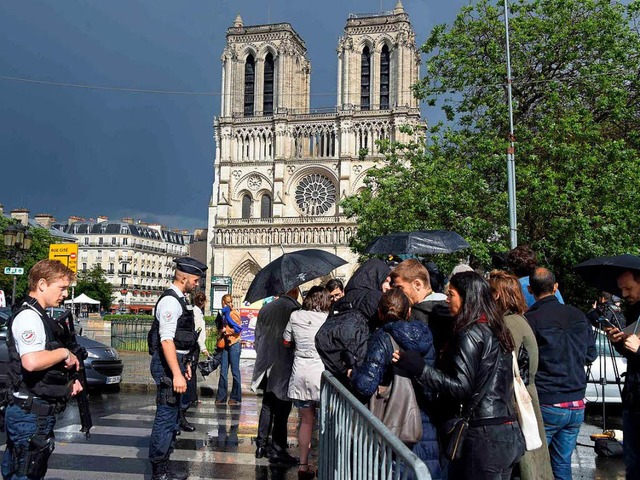 Zwischenfall vor dem Touristenmagneten Notre-Dame in Paris  | Foto: AFP