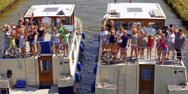 Diesmal zwar keine Hausbootfahrt, wie ...en warten auf die Kinder aus Shlobin.   | Foto: Privat